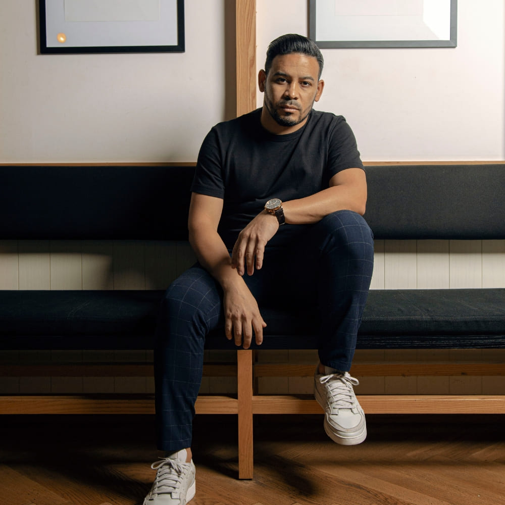 Yoel, o Cubano, fundador da barbearia